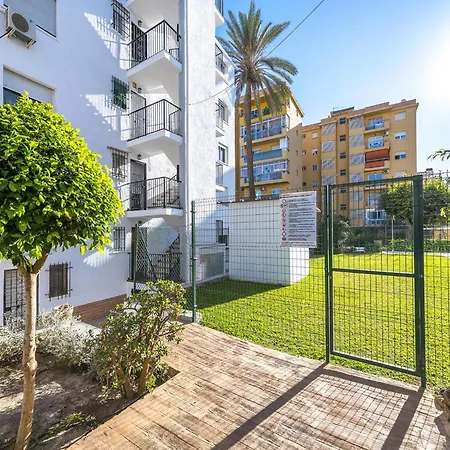 Amazing With Swimming Pool Apartment *